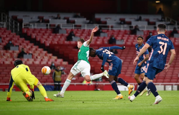 Direct Arsenal 3-0 Rapid Wien: Tim tuan rumah memainkan Foto 1