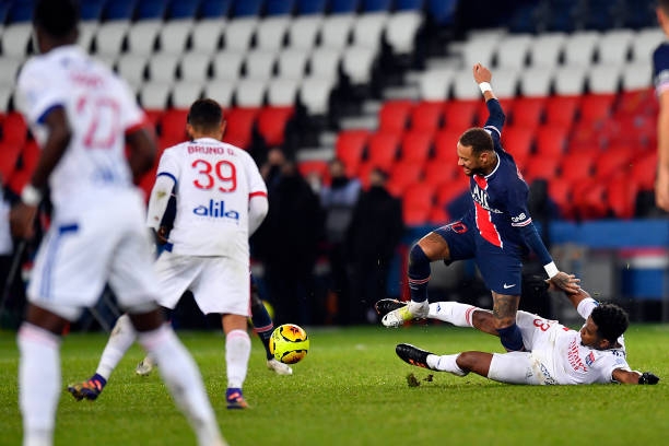 HOT Football News 14/12: Real Madrid menutup kesepakatan Pogba Foto 1