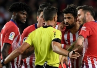 Diego Costa bị cấm đến hết mùa vì xúc phạm mẹ trọng tài Diego Costa bị cấm đến hết mùa vì xúc phạm mẹ trọng tài
