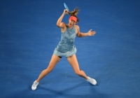 Sharapova loại ĐKVĐ Wozniacki sau ba set đấu căng thẳng Sharapova loại ĐKVĐ Wozniacki sau ba set đấu căng thẳng