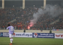 VFF fined nearly 1 billion VND as fans fired flares in 2020 AFC U-23 Championship Qualifiers
