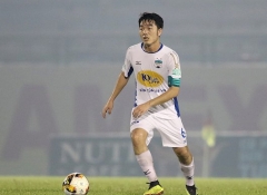 Xuan Truong on the pitch, HAGL lost at home