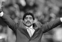 Diego Maradona yang legendaris meninggal pada usia 60 tahun