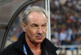 HLV Alfred Riedl và câu nói kinh điển 'Bóng đá Việt Nam xây nhà từ nóc'