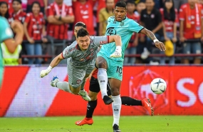 Van Lam's Muangthong Utd revived under former U23 Thai coach Van Lam's Muangthong Utd revived under former U23 Thai coach