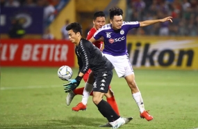 Hanoi FC coach defends Bui Tien Dung for conceding goal Hanoi FC coach defends Bui Tien Dung for conceding goal
