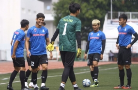 Defeating Laos, Thailand puts pressure on Vietnam Defeating Laos, Thailand puts pressure on Vietnam