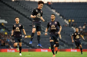 Xuan Truong recieves special award from Thai League Xuan Truong recieves special award from Thai League
