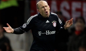 MU cay đắng rời Champions League vì cú vô-lê của Robben MU cay đắng rời Champions League vì cú vô-lê của Robben