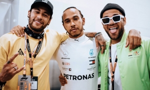 Neymar xuất hiện trong ngày Hamilton chiến thắng F1 Tây Ban Nha Neymar xuất hiện trong ngày Hamilton chiến thắng F1 Tây Ban Nha