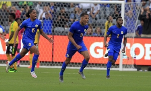 Siêu phẩm phút bù giờ đưa Curacao lọt vào Tứ kết Gold Cup Siêu phẩm phút bù giờ đưa Curacao lọt vào Tứ kết Gold Cup