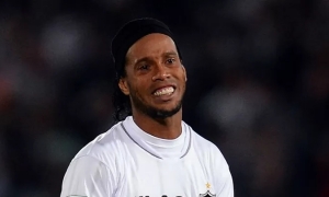 Ronaldinho thua trận đầu tiên trong tù Ronaldinho thua trận đầu tiên trong tù