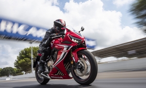 Hàng loạt mô tô Honda phân khối lớn đổ bộ Việt Nam Hàng loạt mô tô Honda phân khối lớn đổ bộ Việt Nam