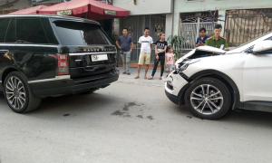Hyundai Santa Fe tông vào Range Rover và cái kết bất ngờ Hyundai Santa Fe tông vào Range Rover và cái kết bất ngờ