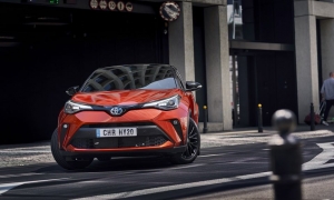 Toyota C-HR đẹp long lanh ra mắt, giá từ 760 triệu đồng Toyota C-HR đẹp long lanh ra mắt, giá từ 760 triệu đồng