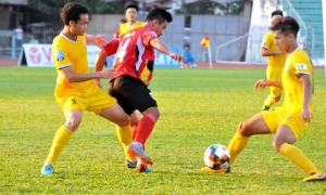 Hà Tĩnh FC đánh rơi chiến thắng ở trận cầu 2 thẻ đỏ, 6 bàn thắng Hà Tĩnh FC đánh rơi chiến thắng ở trận cầu 2 thẻ đỏ, 6 bàn thắng