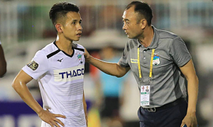 HLV Lee Tae Hoon: 'Chúng tôi thua vì các cầu thủ HAGL quên bài' HLV Lee Tae Hoon: 'Chúng tôi thua vì các cầu thủ HAGL quên bài'