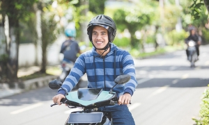 Học cách chọn xe từ nam giới Học cách chọn xe từ nam giới