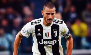Bonucci tái hiện lại hình ảnh nổi tiếng của Sergio Busquets Bonucci tái hiện lại hình ảnh nổi tiếng của Sergio Busquets