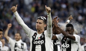 Ronaldo bất ngờ chốt tương lai mùa giải tới Ronaldo bất ngờ chốt tương lai mùa giải tới
