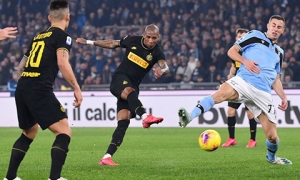 Ashley Young lập kỉ lục trong ngày buồn của Inter Milan Ashley Young lập kỉ lục trong ngày buồn của Inter Milan