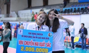 Chuyền hai Linh Chi gặp phải chấn thương đứt dây chằng chéo Chuyền hai Linh Chi gặp phải chấn thương đứt dây chằng chéo