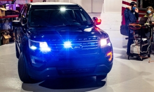 Xe cảnh sát của Ford có khả năng tiêu diệt virus Corona Xe cảnh sát của Ford có khả năng tiêu diệt virus Corona