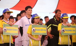 Cầu thủ Ghana ghi 5 bàn trong ngày khai màn giải bóng đá Nasun Cup 2019 Cầu thủ Ghana ghi 5 bàn trong ngày khai màn giải bóng đá Nasun Cup 2019