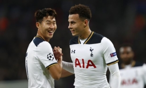 Sao Tottenham xỏ háng trọng tài trước khi đem về penalty Sao Tottenham xỏ háng trọng tài trước khi đem về penalty