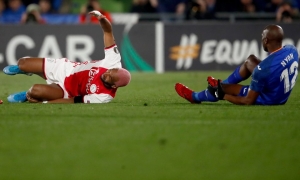 Tiền đạo Ajax 'tranh giải Oscar' với đối thủ tại Europa League Tiền đạo Ajax 'tranh giải Oscar' với đối thủ tại Europa League