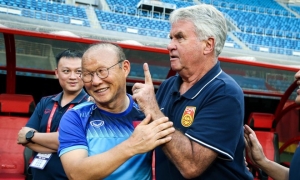 Báo Trung Quốc: 'Thuê Hiddink thật phí tiền và tốn thời gian' Báo Trung Quốc: 'Thuê Hiddink thật phí tiền và tốn thời gian'