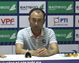 HAGL coach Lee Tae-hoon gently warns Xuan Truong after coming back from Buriram HAGL coach Lee Tae-hoon gently warns Xuan Truong after coming back from Buriram