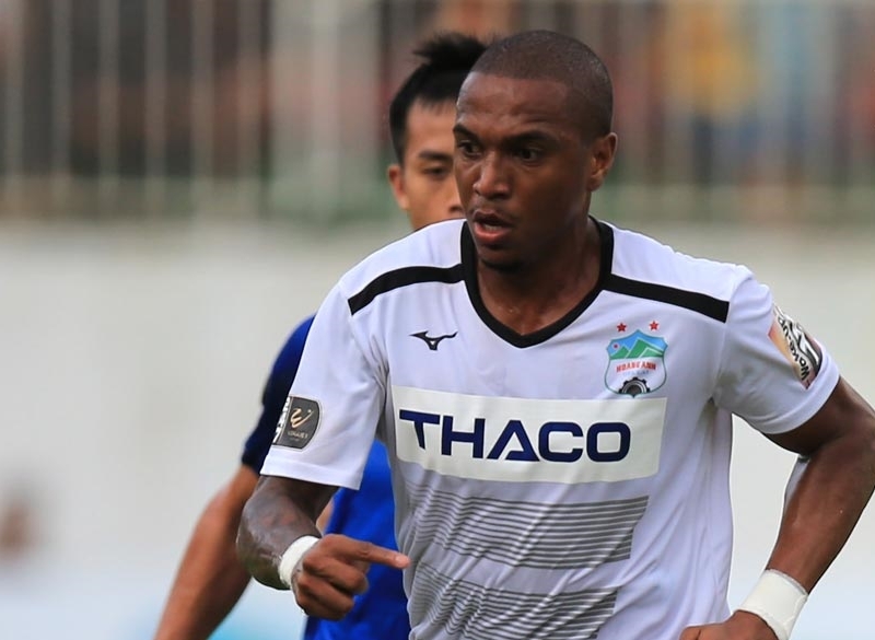 Felipe Martins chia sẻ nỗi buồn chấn thương với Xuân Trường. Ảnh: VPF Xuân Trường, Felipe Martins, HAGL, đội tuyển Việt Nam