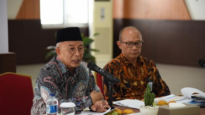 Chính trị gia Refrizal (người đang nói mic) cho rằng lựa chọn Simon Mcmenemy là sai lầm Indonesia, Việt Nam, Việt Nam vs Indonesia, Simon Mcmenemy, PSSI, vòng loại World Cup 2022, Refrizal
