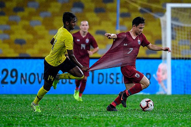 Thái Lan vừa nhận thất bại trước Malaysia dù dẫn trước từ sớm Việt Nam vs Thái Lan, vòng loại World Cup 2022, trung tâm bóng đá trẻ Viettel, Thái Lan đổi sân, Việt Nam