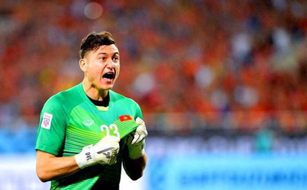 Ảnh: Người Lao Động dang van lam doi hinh tieu bieu bong da viet nam