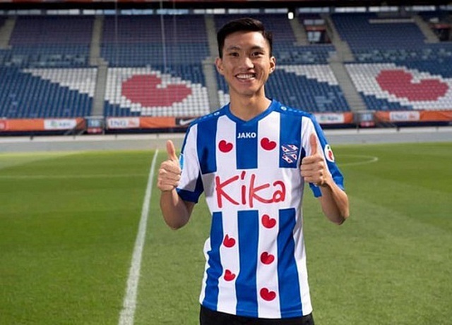 Văn Hậu vẫn chưa có nhiều thời gian ra sân tại đội một Heerenvene. Ảnh: SC Heerenvene doan van hau heerenveen