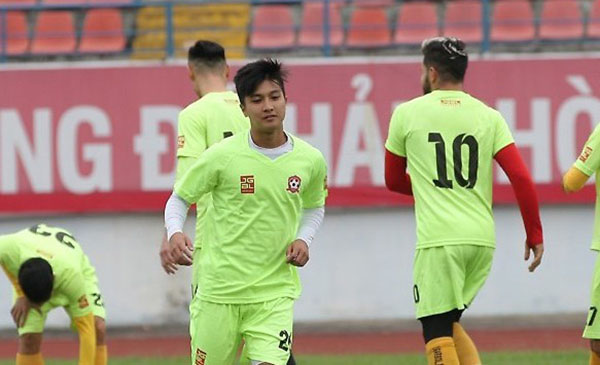 Martin Lò chấn thương trong những buổi tập đầu tiên cùng Hải Phòng FC martin lo hai phong fc
