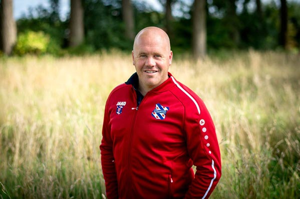HLV Ronnie Pander là HLV trưởng của Jong Heerenveen doan van hau heerenveen Ronnie Pander