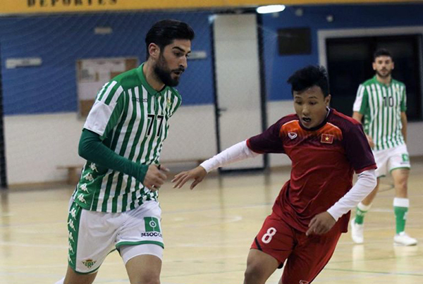 Tuyển Futsal Việt Nam có một trận đấu nỗ lực trước Real Betis. Ảnh: VFF tuyen futsal viet nam