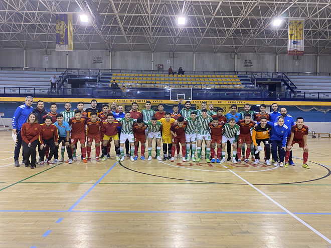 Đội tuyển futsal Việt Nam chụp ảnh chung với đội futsal Real Betis. Ảnh: VFF tuyen futsal viet nam