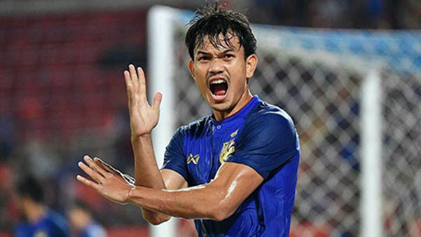 Adisak Krasorn là tiền đạo nổi tiếng của bóng đá Thái Lan. Adisak Krasorn thai lan viet nam