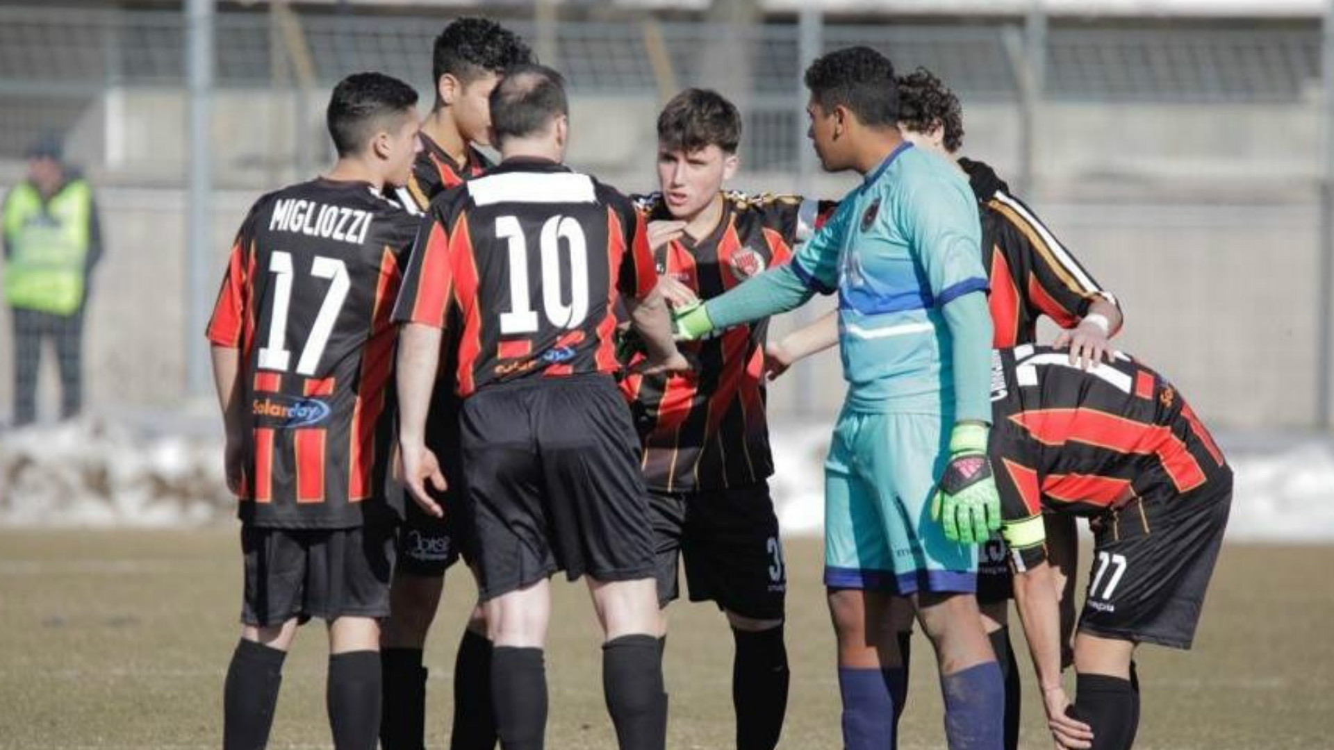 Pro Piacenza ra sân chỉ với 7 người thua 0-20, pro piacenza, piacenza, serie c, bi loai khoi serie c, doi bong co 7 cau thu, italia