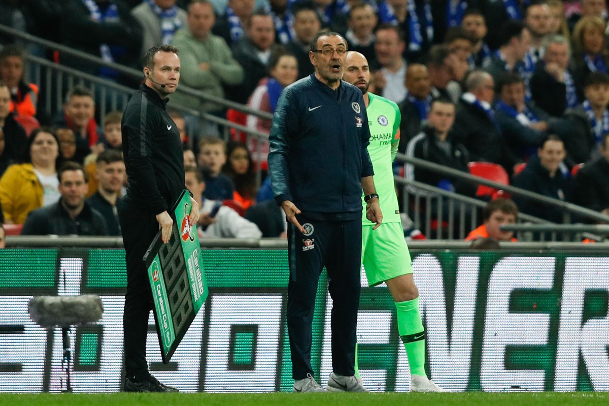 Sarri tức giận vì quyết định của ông không được cầu thủ tuân theo Kepa, Kepa từ chối ra sân, Kepa làm phản, sarri, Sarri thay người, Chelsea, Sarri và Kepa,