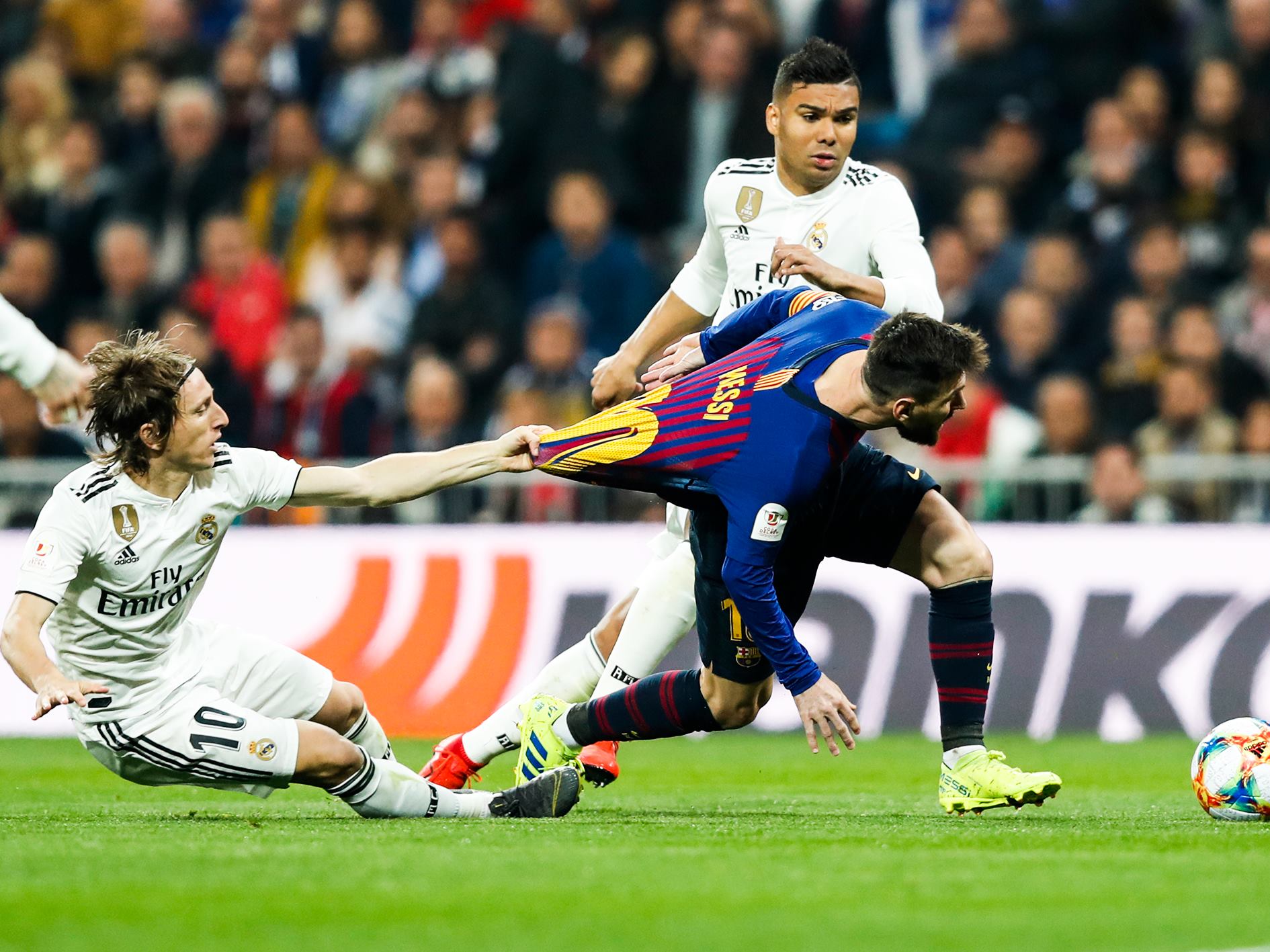 Real Madrid bất lực trước Barcelona Real 0-3 Barca, Real thua Barca, Ramos dọa xử Bale, Ramos dọa giết Bale, Ramos, Real, siêu kinh điển