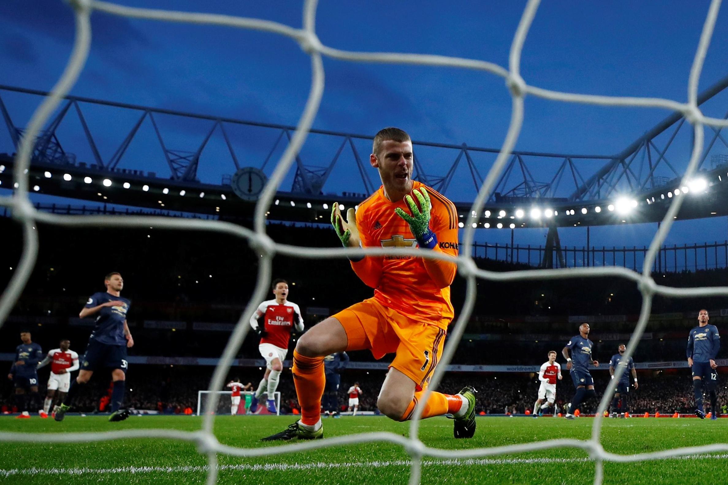 De Gea đã mắc lỗi trong bàn mở tỷ số của Arsenal De gea, de gea mắc lỗi, xhaka, neville, xhaka sút xa, hợp đồng của de gea, arsenal 2-0 mu, ngoại hạng anh, mu, arsenal