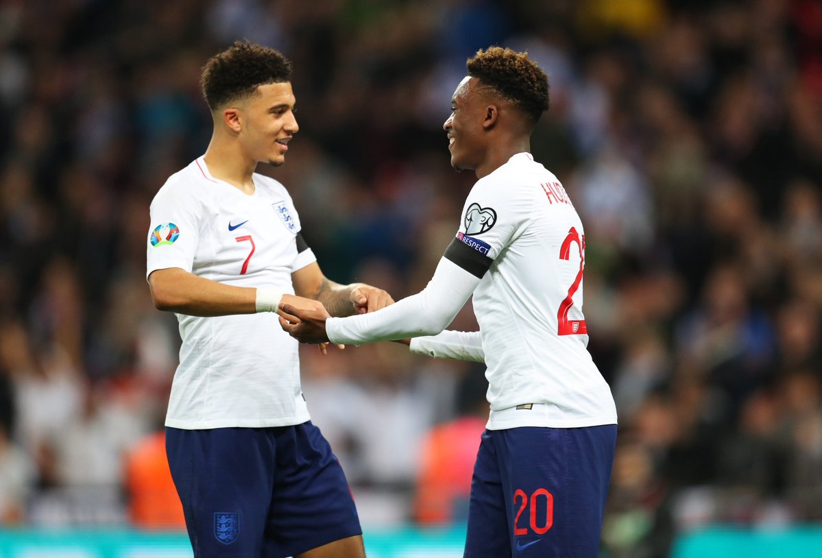 Hudson-Odoi (bên phải) gây ấn tượng trong màu áo ĐT Anh chelsea, hudson-odoi, chelsea bán odoi, chelsea ra giá bán odoi, chuyển nhượng chelsea, tin chuyển nhượng, chuyển nhượng hôm nay
