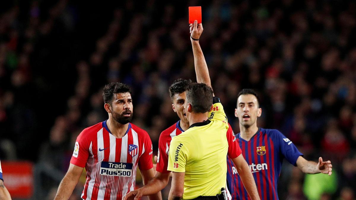 Diego Costa nhận thẻ đỏ vì xúc phạm trọng tài Diego Costa bị treo giò, Barca vs Atletico, Diego Costa xúc phạm trọng tài, Diego Costa thẻ đỏ, Barca 2-0 Atletico, La Liga