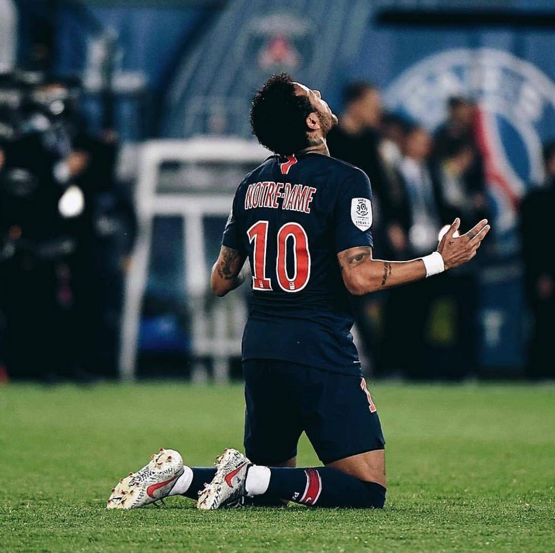 Dòng chữ ở lưng áo của siêu sao Brazil có nghĩa là 'Nhà thờ Đức Bà' Ligue 1, PSG vô địch Ligue 1, PSG, Mabppe, Neymar trở lại, Mbappe hat-trick, PSG 3-0 Monaco, PSG vs Monaco