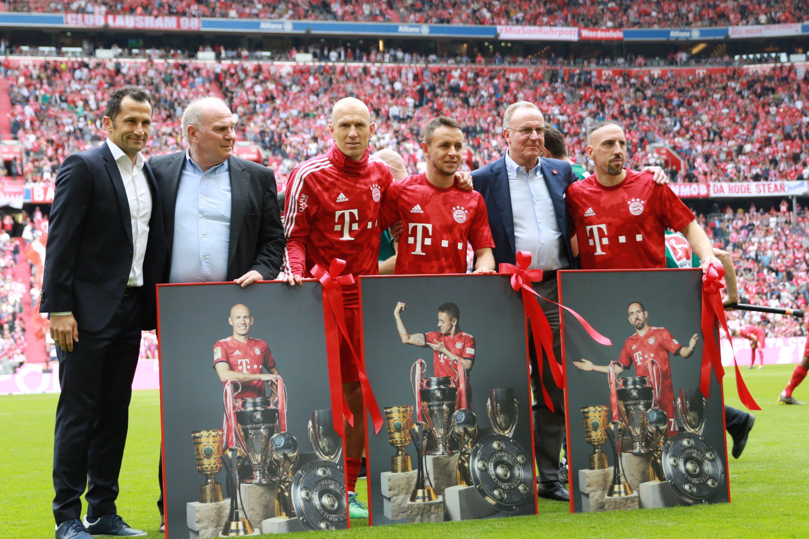 Ngoài Robben và Ribery, Rafinha cũng là 1 công thần sẽ chia tay Bayern robben và ribery, robben và ribery chia tay bayern, robben, ribery, bayern, robbery, bayern vô địch, bayern munich